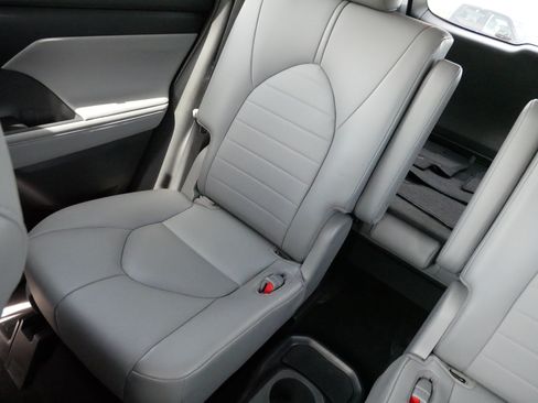 Certified 2021 Toyota Highlander XLE FWD image 12