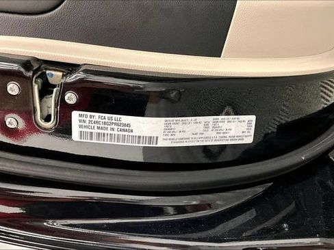 Used 2023 Chrysler Pacifica Touring-L FWD image 40