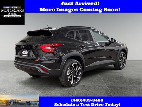 Used 2025 Chevrolet Trax RS FWD image 3