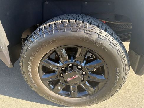Used 2026 GMC Sierra 2500 AT4 AWD/4WD image 17