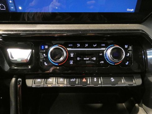 Used 2024 GMC Sierra 1500 AT4 w/ AT4 Preferred Package image 18