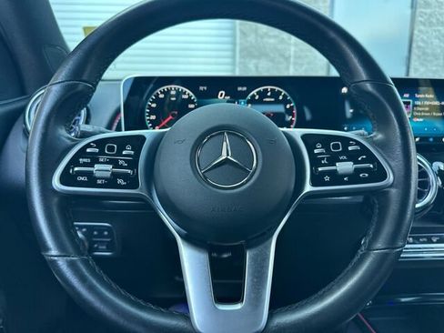 Used 2021 Mercedes-Benz GLB 250 4MATIC image 27