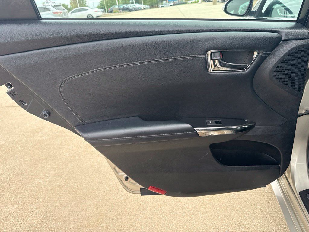 Used 2013 Toyota Avalon Limited w/ Technology Pkg FWD image 19