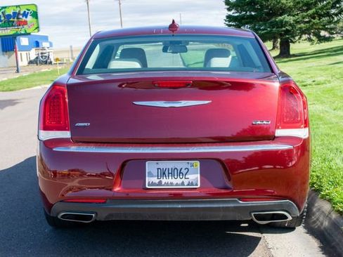 Used 2017 Chrysler 300 Limited image 6