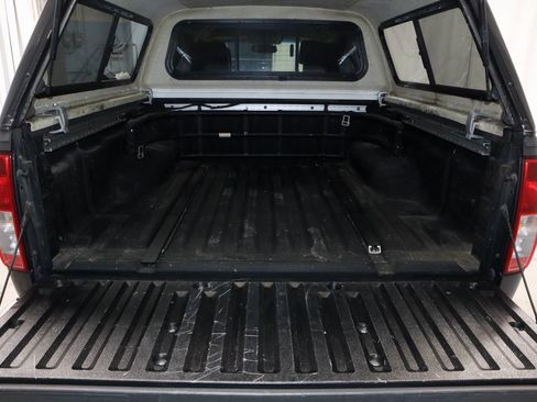 Used 2011 Nissan Frontier SL image 14