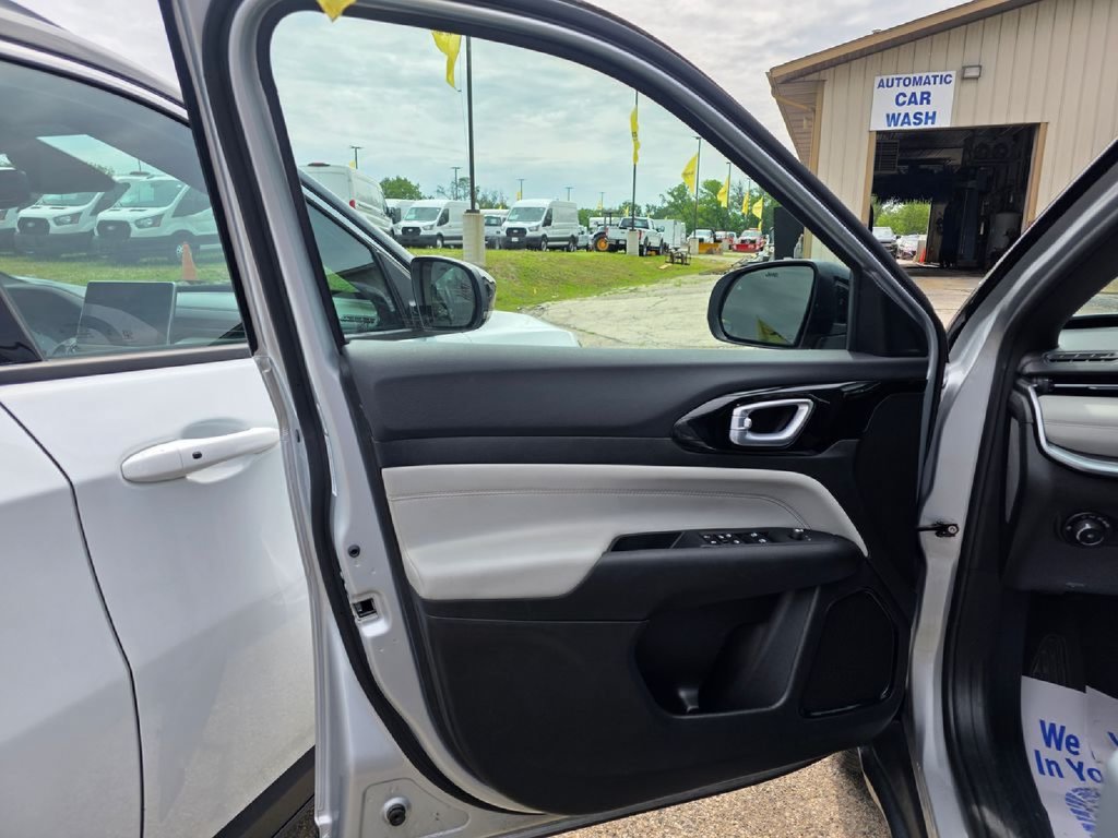 Used 2025 Jeep Compass Limited AWD/4WD image 19