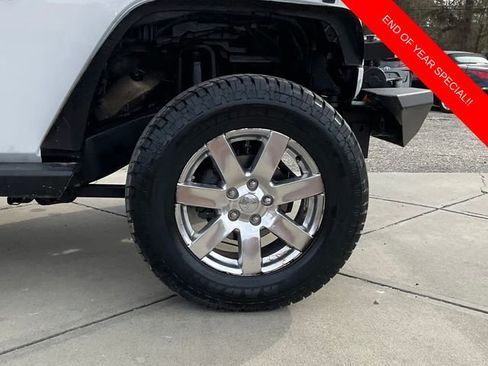 Used 2015 Jeep Wrangler Unlimited Sahara w/ Connectivity Group image 9