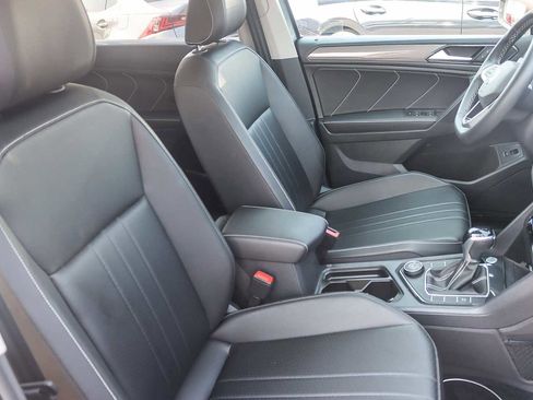 Used 2022 Volkswagen Tiguan SE image 14