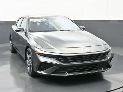 Certified 2025 Hyundai Elantra Sport image 9