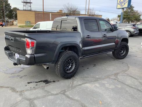 Used 2020 Toyota Tacoma TRD Off-Road image 11