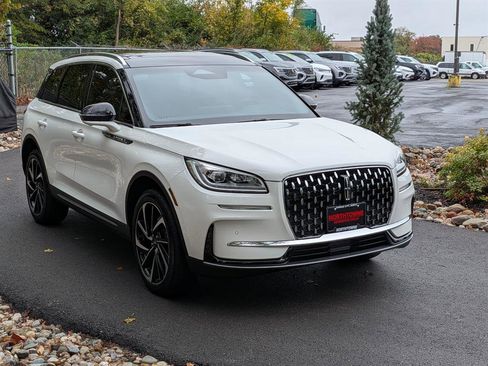 Used 2023 Lincoln Corsair Reserve w/ Equipment Group 201A image 8