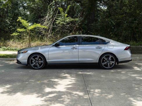 Used 2025 Honda Accord Sport image 6