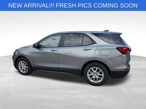 Used 2024 Chevrolet Equinox LS w/ LS Convenience Package FWD image 4