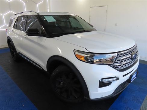 Used 2022 Ford Explorer Limited w/ Equipment Group 301A RWD image 5