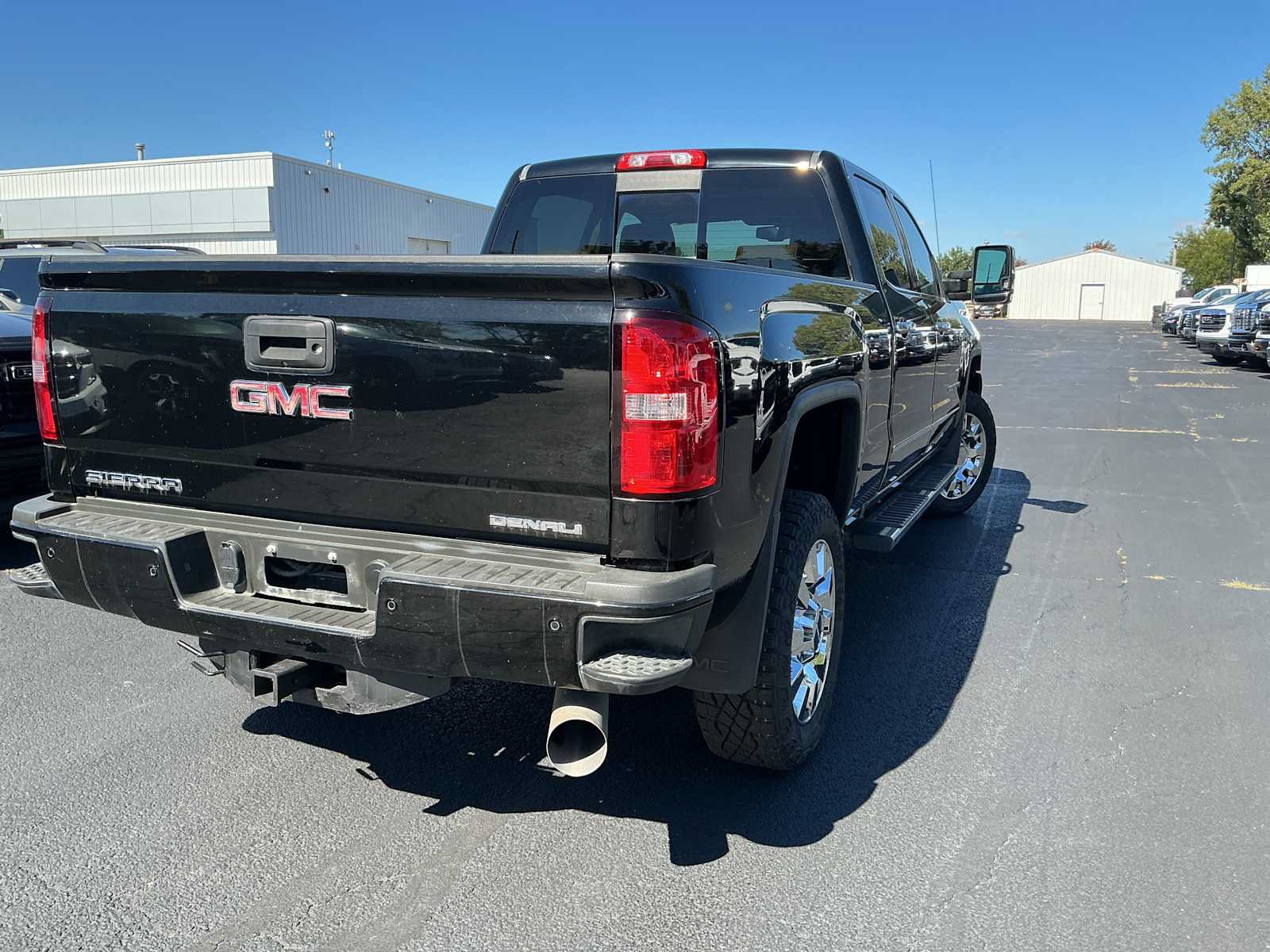 Used 2017 GMC Sierra 2500 Denali w/ Duramax Plus Package AWD/4WD image 5