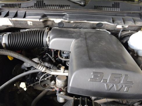 Used 2020 RAM 1500 Express RWD image 30