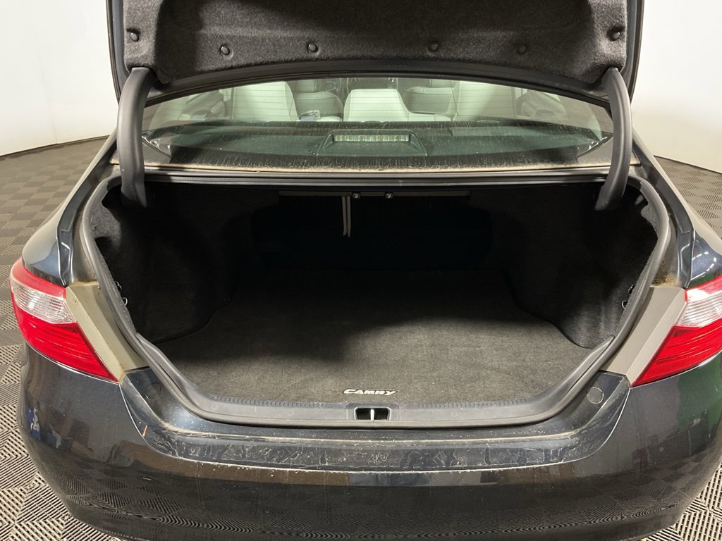Used 2017 Toyota Camry XLE w/ Convenience Package FWD image 14