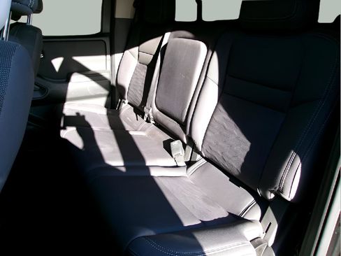 Used 2023 Nissan Frontier SV w/ SV Convenience Package image 10