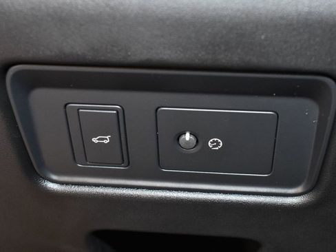 Used 2020 Land Rover Discovery HSE image 17