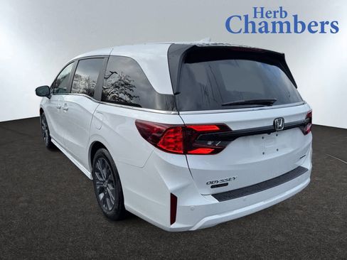 New 2026 Honda Odyssey Touring image 3