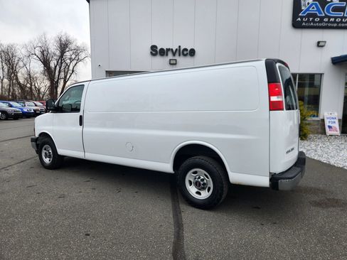 Used 2017 GMC Savana 3500 Extended image 10