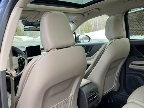 Used 2022 Lincoln Corsair Standard w/ Premium Package image 32