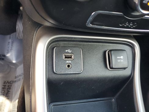 Used 2018 Jeep Compass Latitude image 26