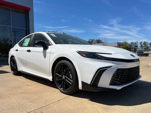 New 2026 Toyota Camry Hybrid w/ Multimedia Upgrade Package image 1