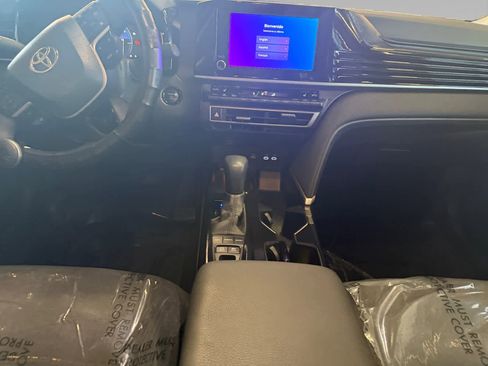 Used 2025 Toyota Camry LE image 11