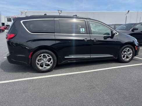 Used 2022 Chrysler Pacifica Limited FWD image 12