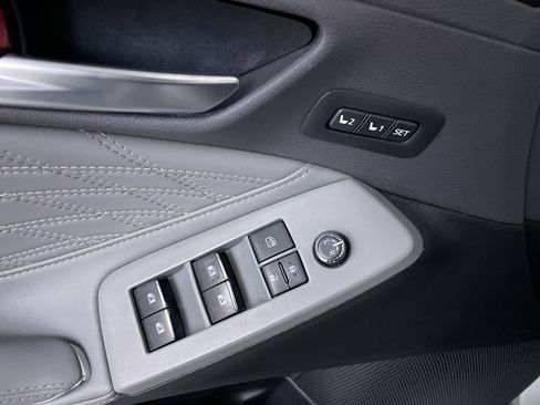 Used 2019 Toyota Avalon Limited image 11