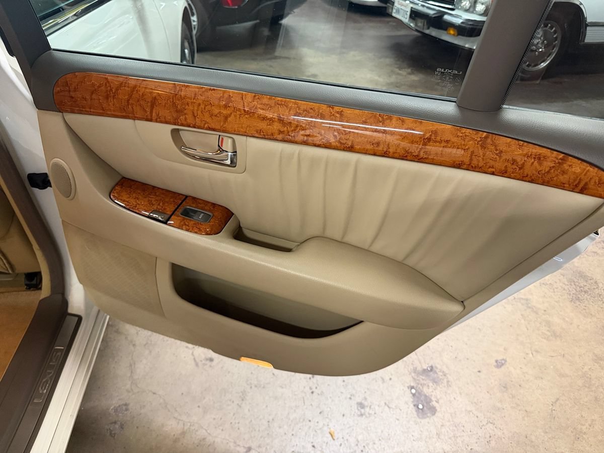 Used 2004 Lexus LS 430 w/ Modern Luxury Pkg RWD image 13