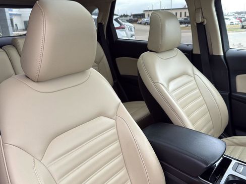 Used 2020 Ford Edge SEL w/ Convenience Package image 39