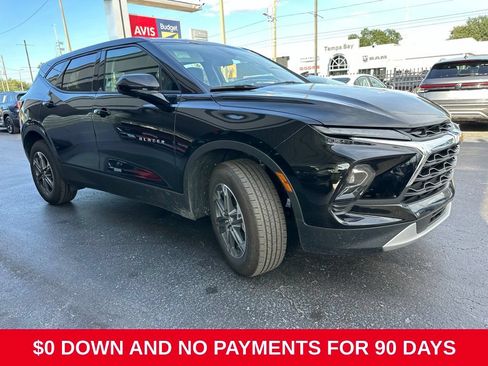 Used 2025 Chevrolet Blazer LT FWD image 2