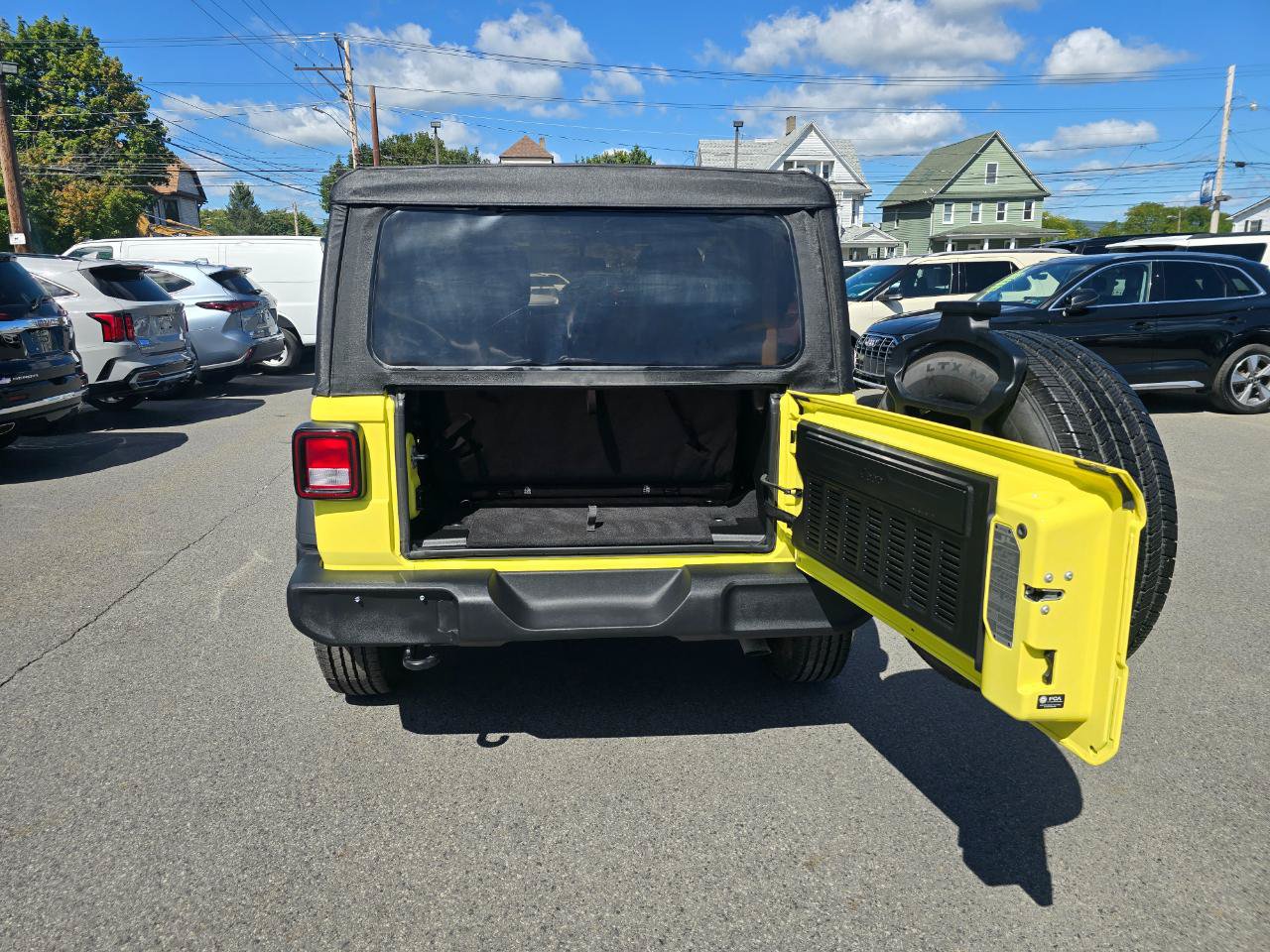 Used 2023 Jeep Wrangler Sport AWD/4WD image 18