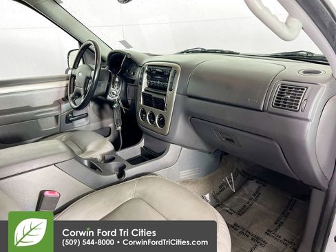 Used 2004 Ford Explorer XLT image 26