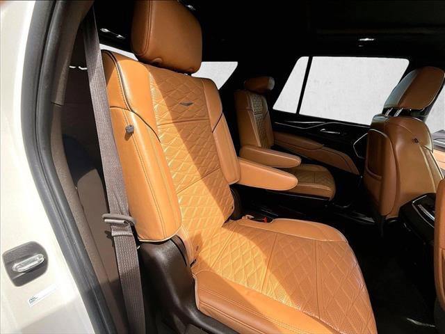 Used 2023 Cadillac Escalade Premium Luxury AWD/4WD image 29