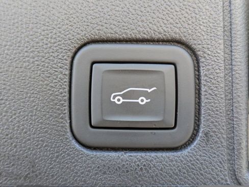 Used 2023 GMC Terrain SLT w/ Elevation Edition FWD image 14