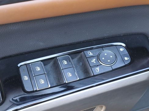 Used 2025 Nissan Pathfinder Platinum AWD/4WD image 24