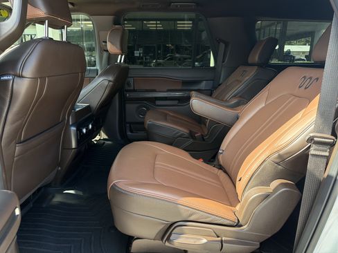 Used 2024 Ford Expedition Max King Ranch RWD image 18