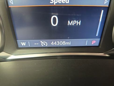 Used 2024 GMC Terrain SLT image 16