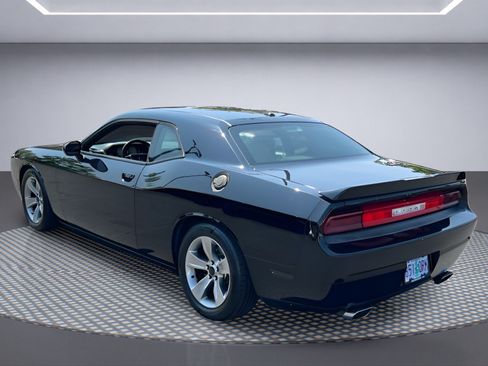 Used 2013 Dodge Challenger SXT RWD image 4