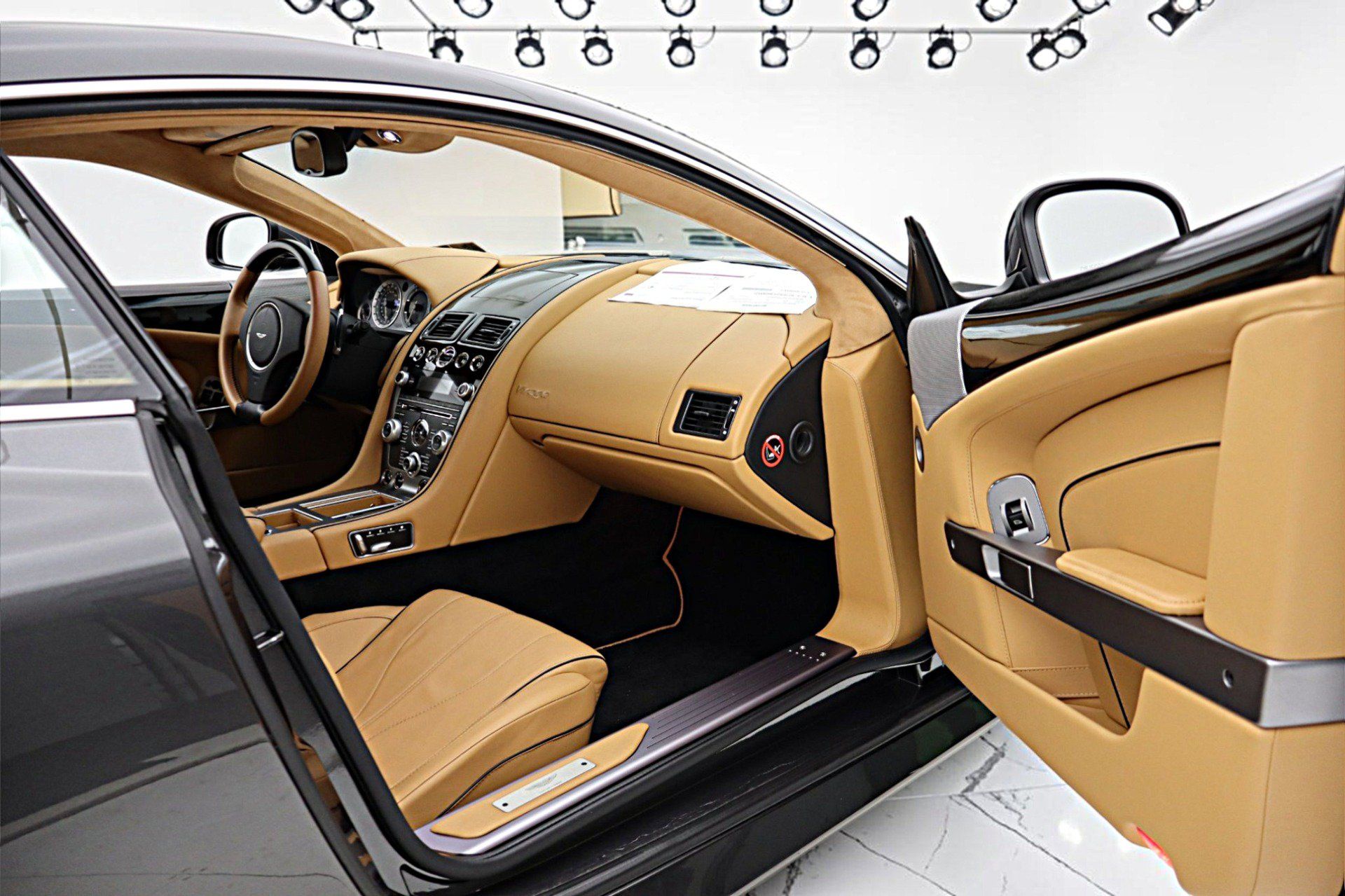 Used 2012 Aston Martin Virage Coupe RWD image 33