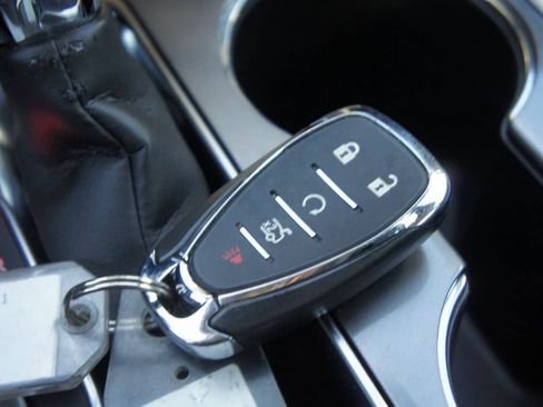 Used 2025 Chevrolet Malibu LT image 32