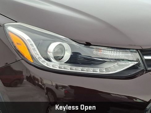 Used 2021 Chevrolet Trax LT w/ LT Convenience Package image 11