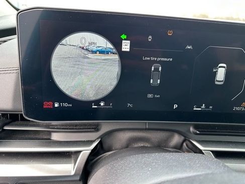 Used 2025 Kia Carnival SX w/ SX Dark Edition Package FWD image 35