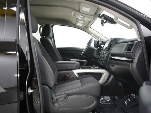 Used 2024 Nissan Titan SV w/ SV Convenience Package image 10