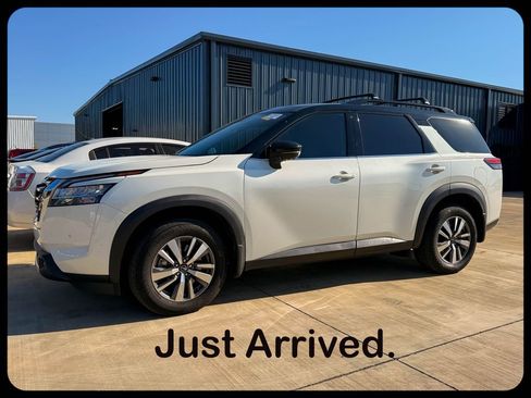 Used 2023 Nissan Pathfinder SL FWD image 1