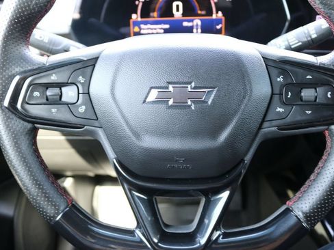 Used 2025 Chevrolet Trax RS FWD image 20