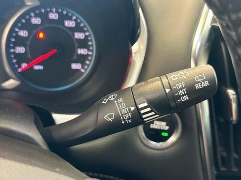 Used 2021 Chevrolet Traverse LT FWD image 36